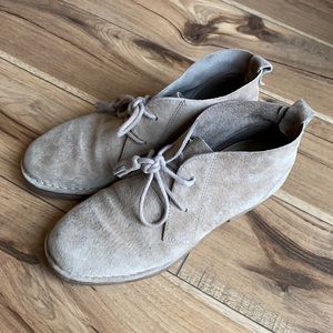 Hush Puppies Cyra Catelyn Chukka Desert Boot in Taupe Suede